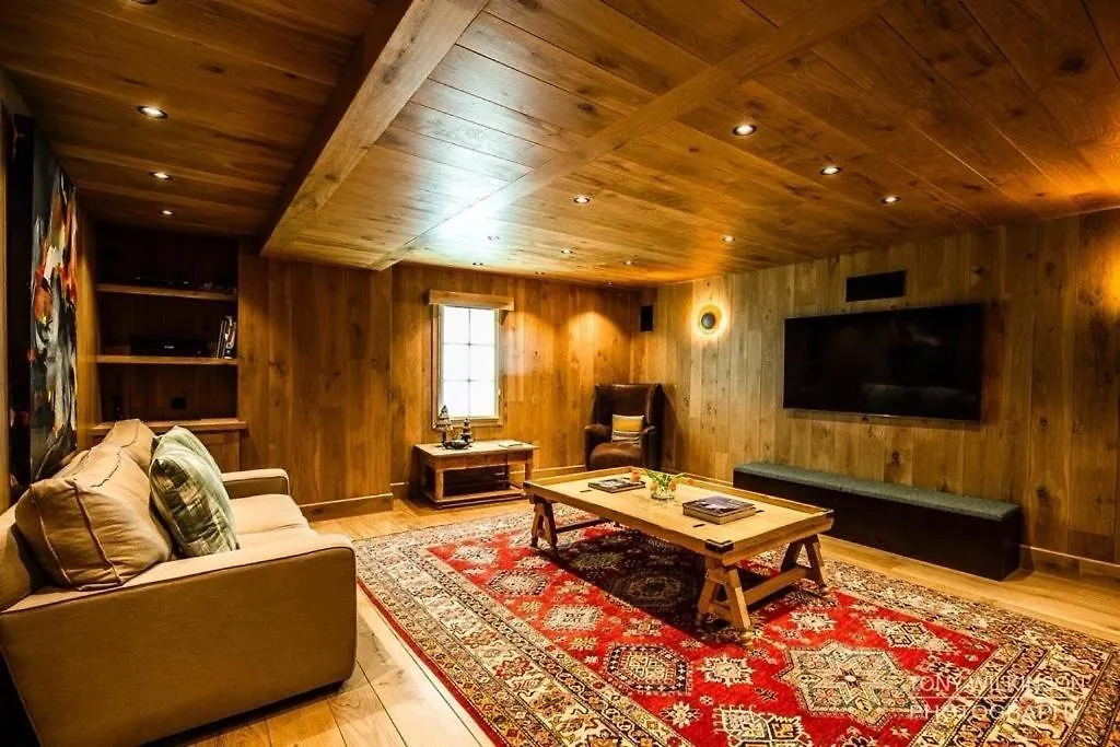 L'Illaz - 4 Bedrooms, Log Fire Val-d'Isere Apartment