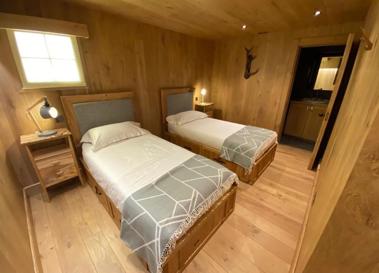 L'Illaz - 4 Bedrooms, Log Fire Val-d'Isere