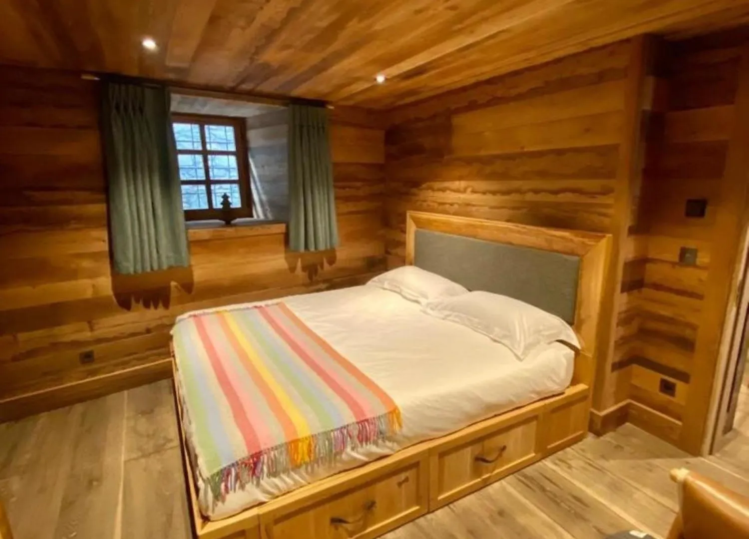 L'Illaz - 4 Bedrooms, Log Fire Val-d'Isere